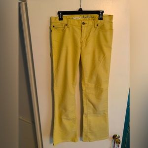 Preowned vintage Bootleg corduroys by Abercrombie&Fitch in yellow color/size 6